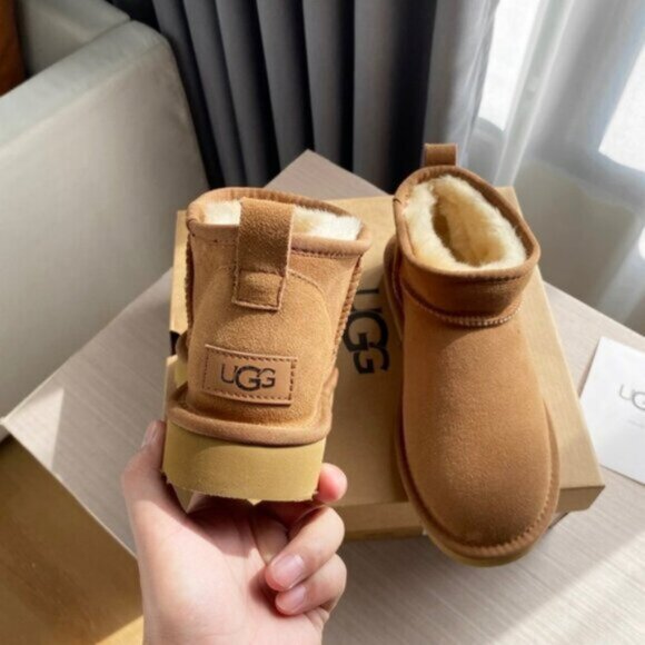UGG Classic Ultra Mini Boots - Picture 4 of 7
